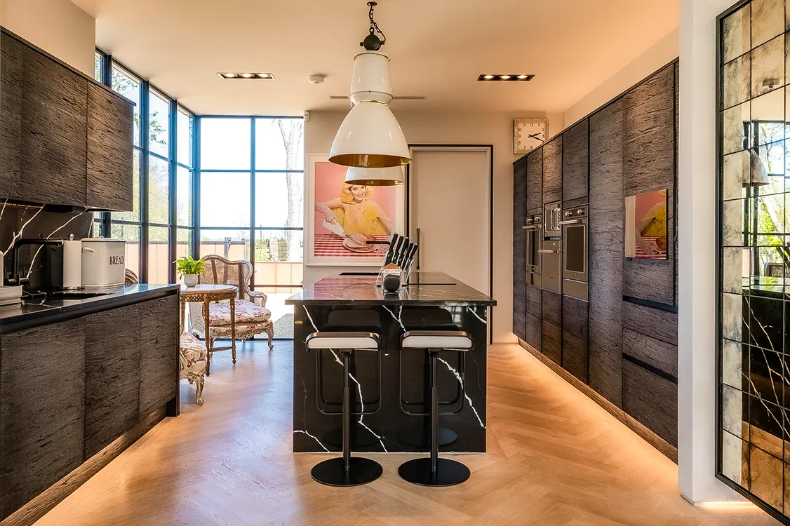 A photograph of a beautiful kitchen